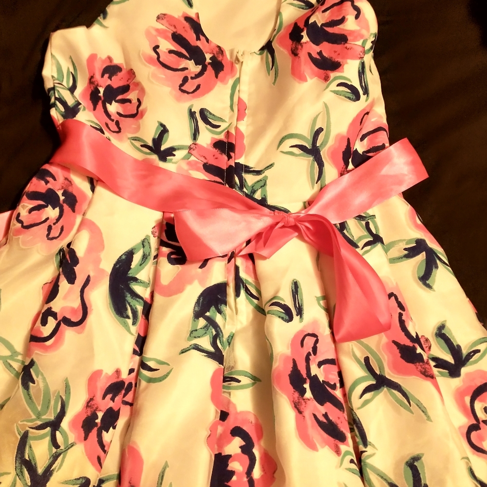 Dress - Picture 2 of 4